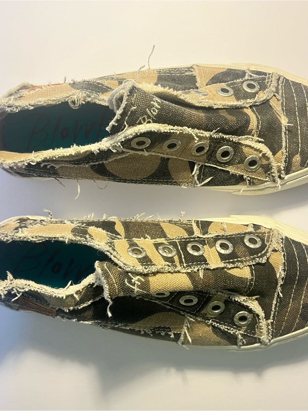 Blowfish Malibu Play Women's 7 Camo Gray Canvas Slip-On Sneakers Distressed
